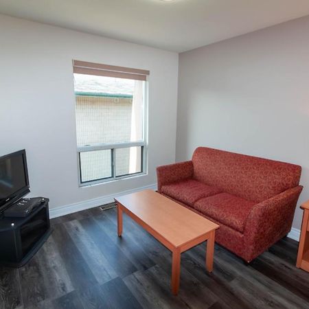 Borden Inn And Suites Angus Esterno foto