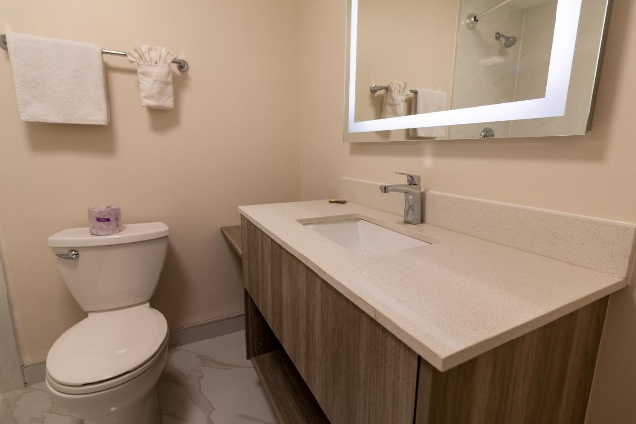 Borden Inn And Suites Angus Esterno foto