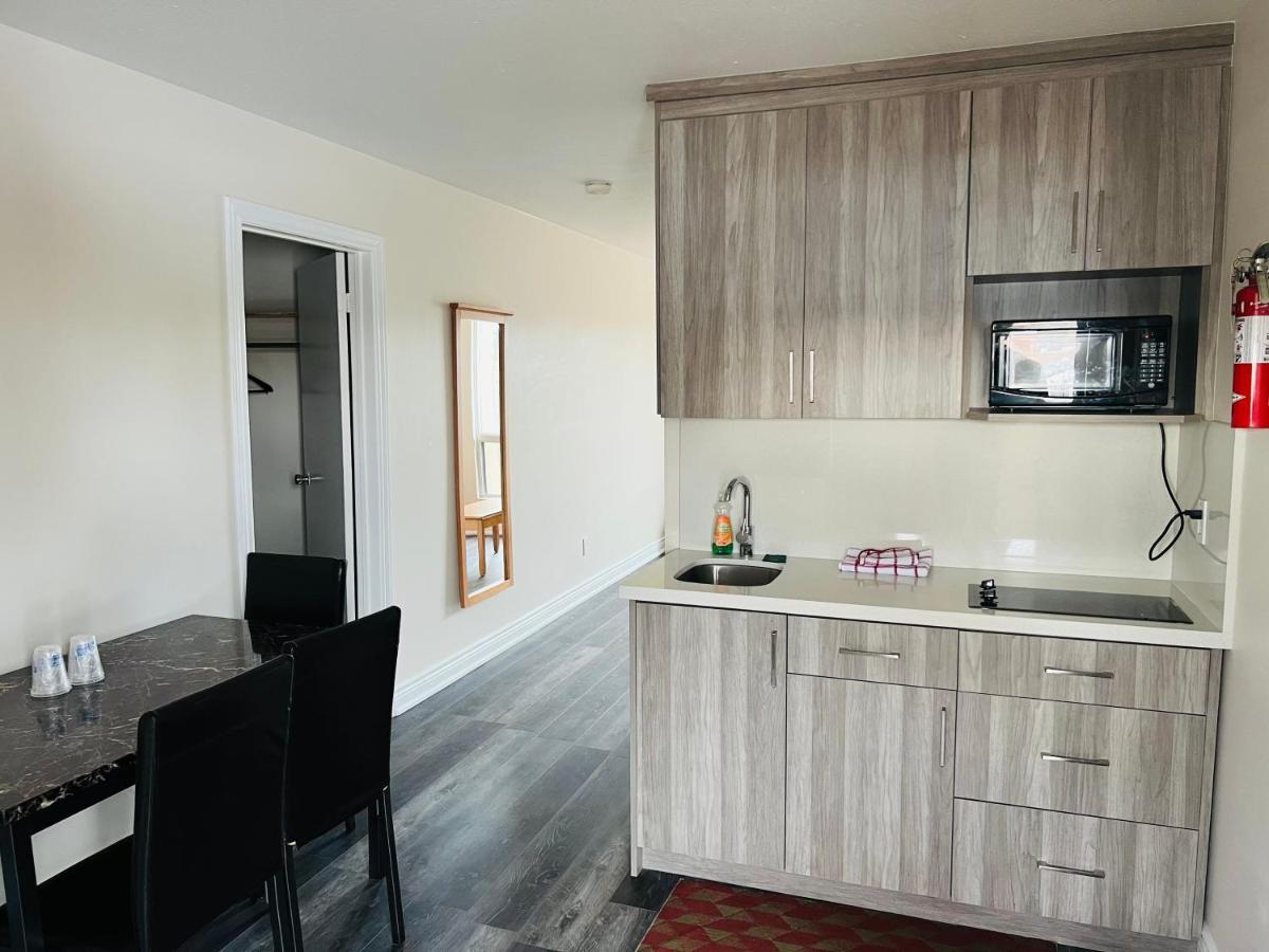 Borden Inn And Suites Angus Esterno foto