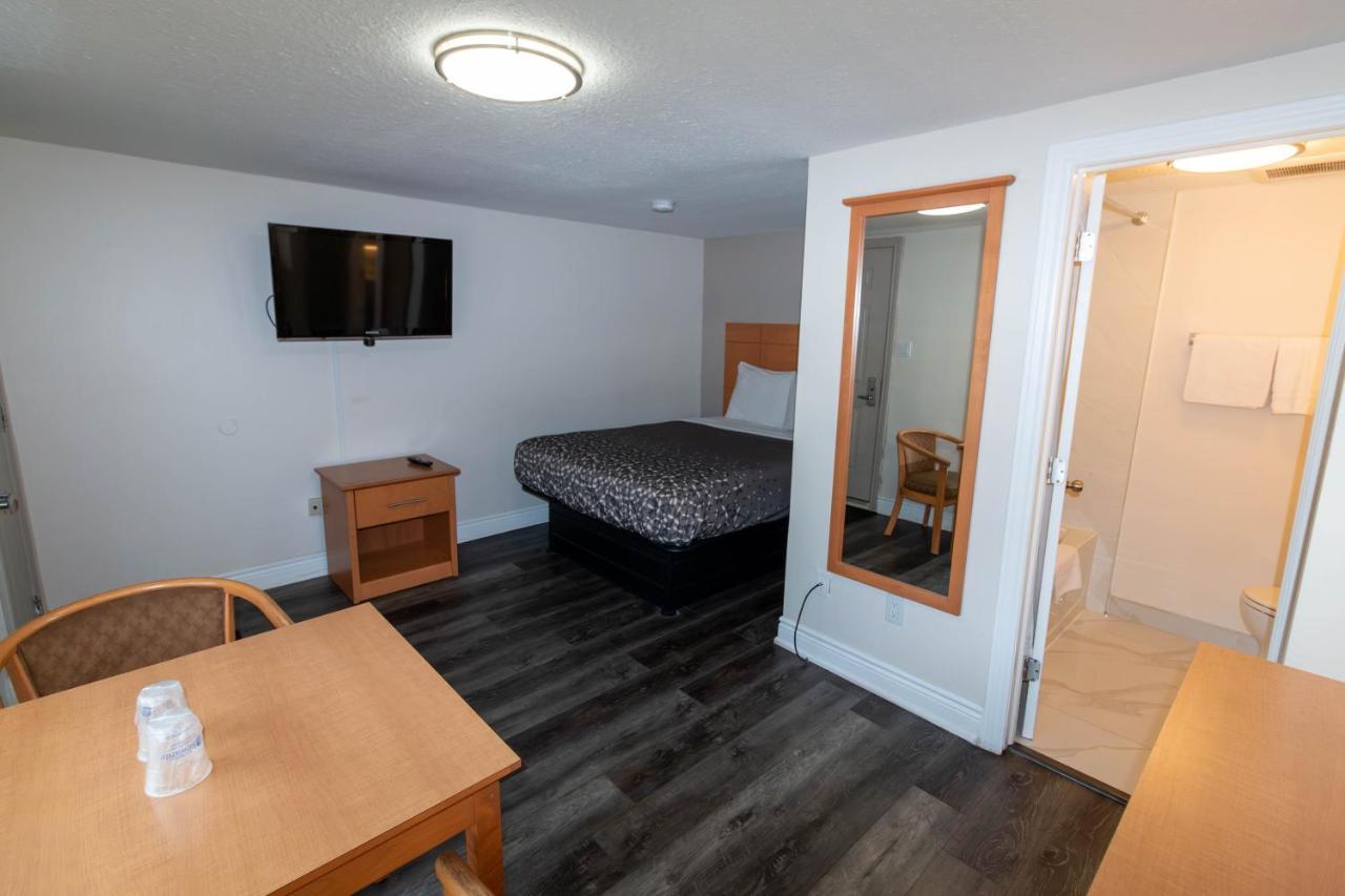 Borden Inn And Suites Angus Esterno foto