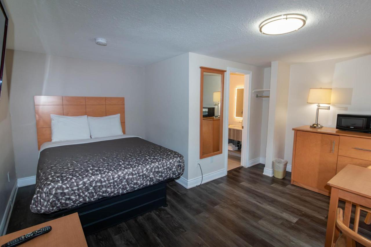 Borden Inn And Suites Angus Esterno foto