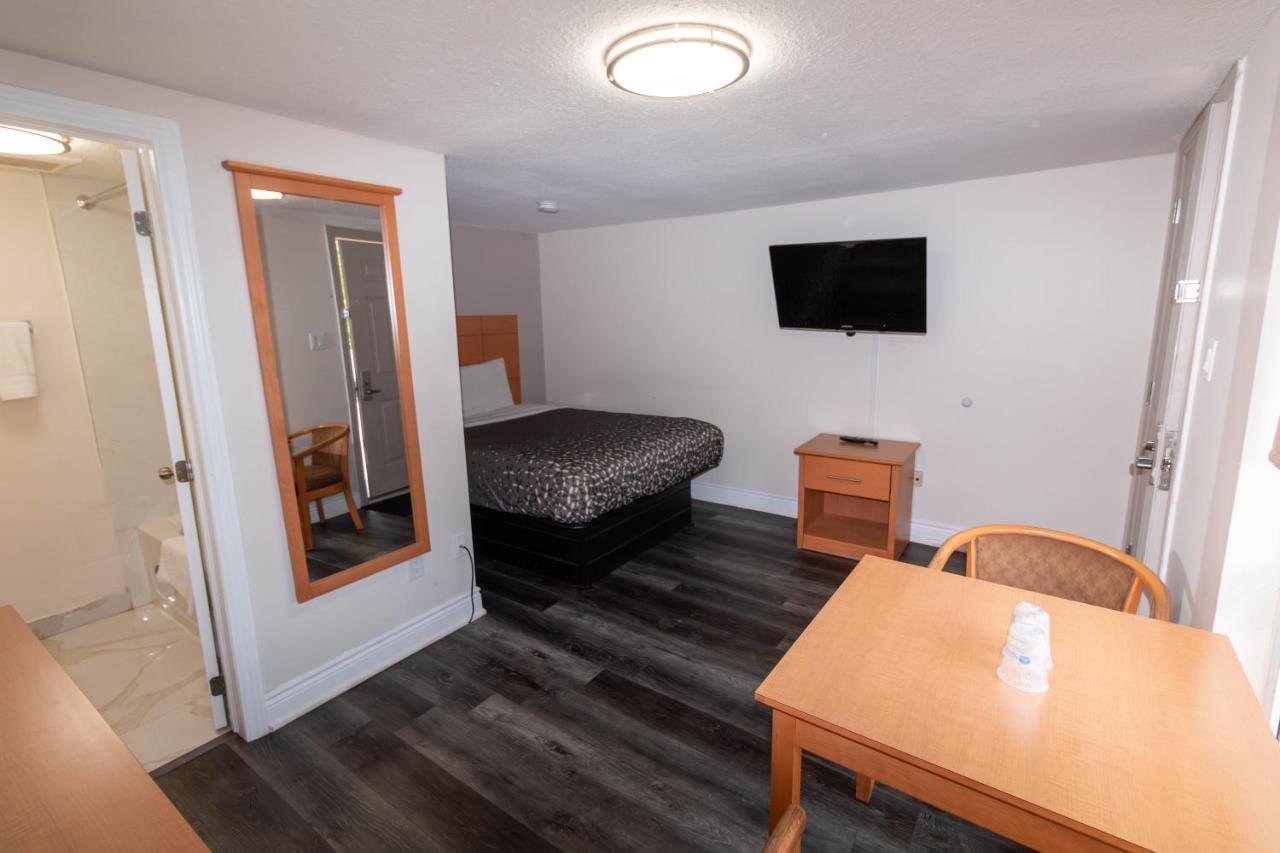 Borden Inn And Suites Angus Esterno foto