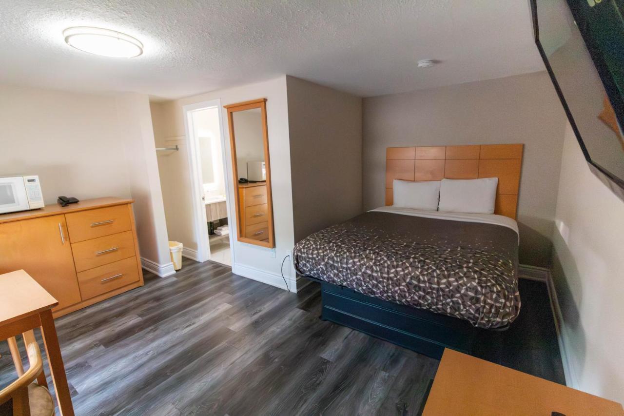 Borden Inn And Suites Angus Esterno foto