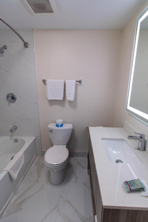 Borden Inn And Suites Angus Esterno foto