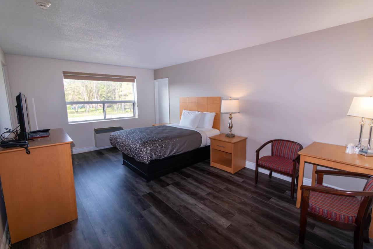 Borden Inn And Suites Angus Esterno foto