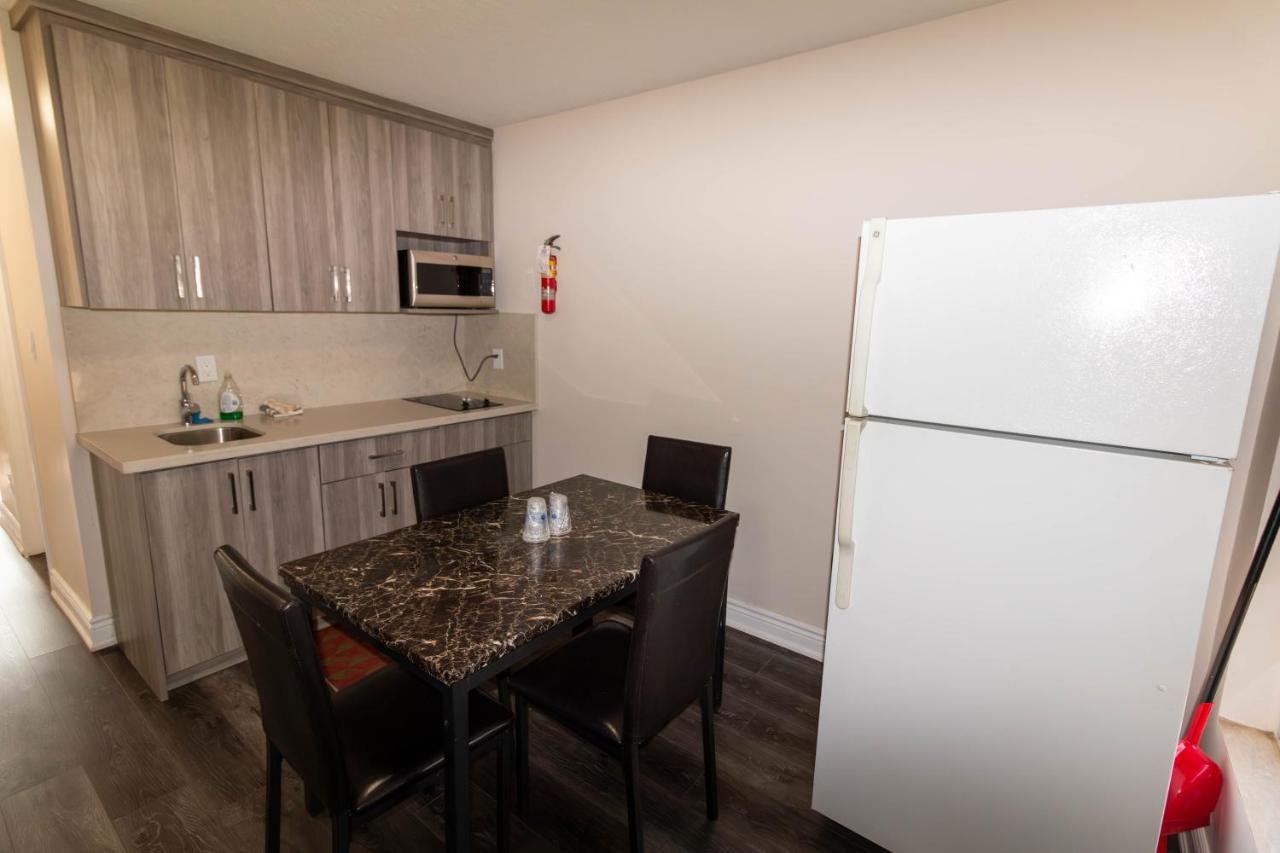 Borden Inn And Suites Angus Esterno foto