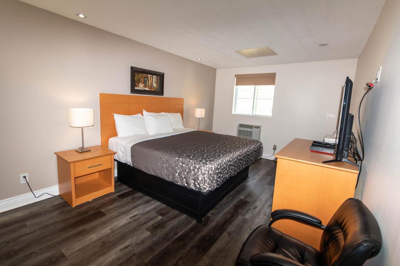 Borden Inn And Suites Angus Esterno foto