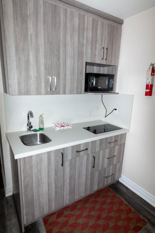 Borden Inn And Suites Angus Esterno foto