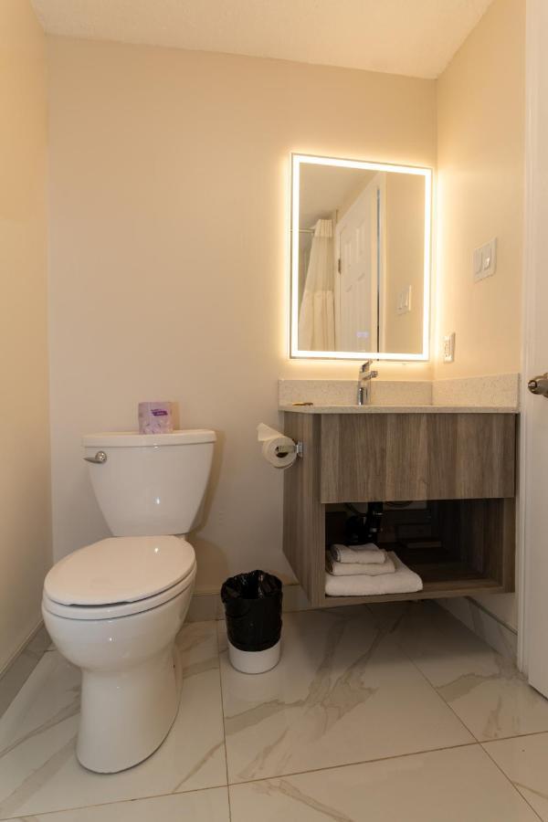 Borden Inn And Suites Angus Esterno foto