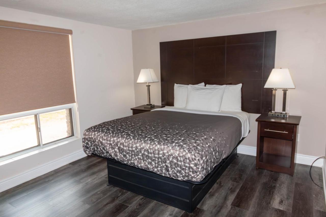 Borden Inn And Suites Angus Esterno foto