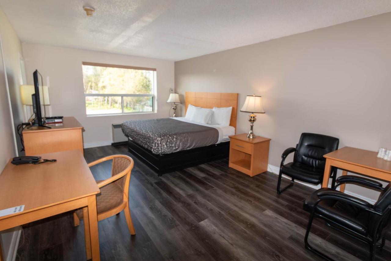 Borden Inn And Suites Angus Esterno foto