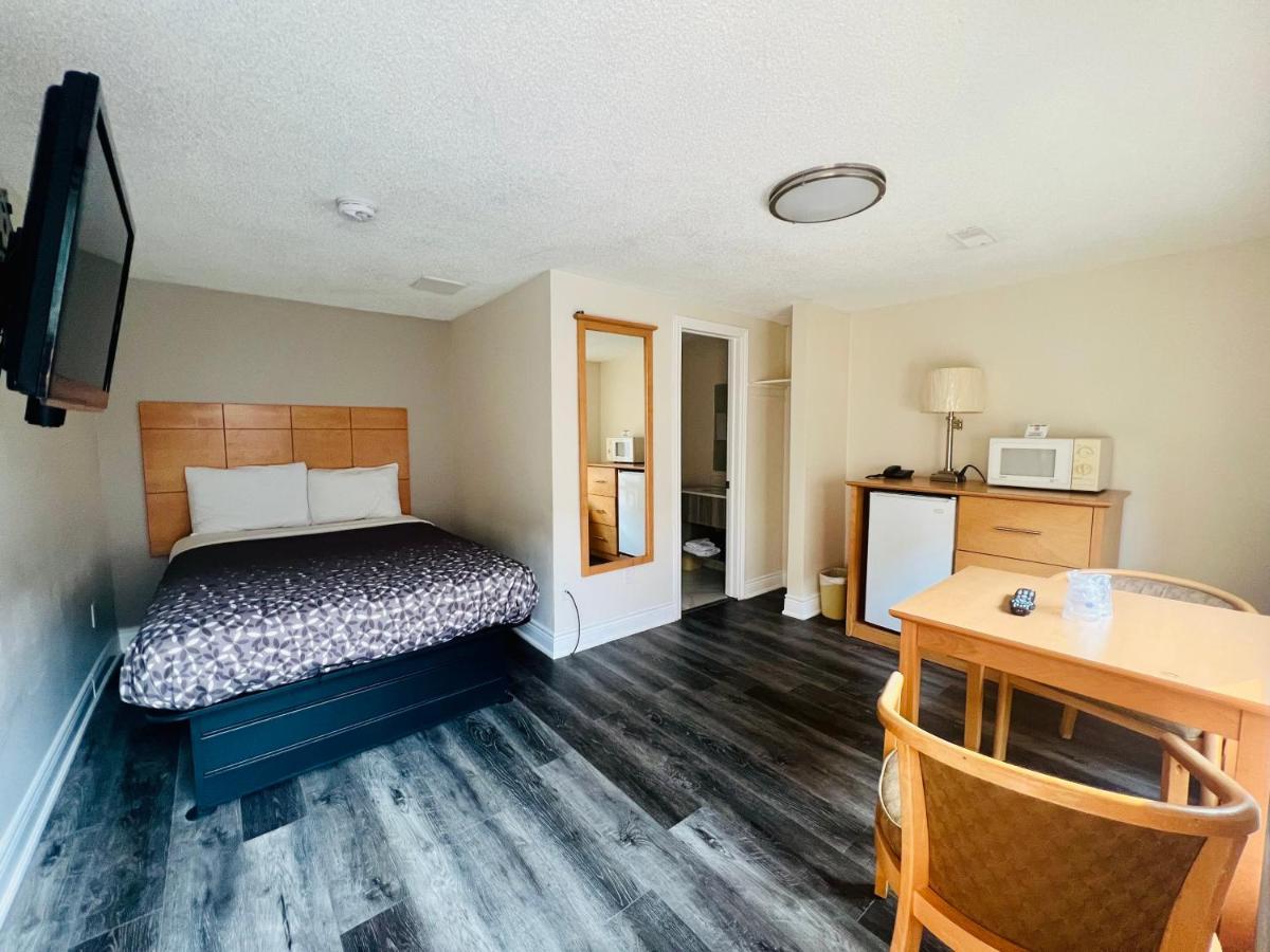 Borden Inn And Suites Angus Esterno foto